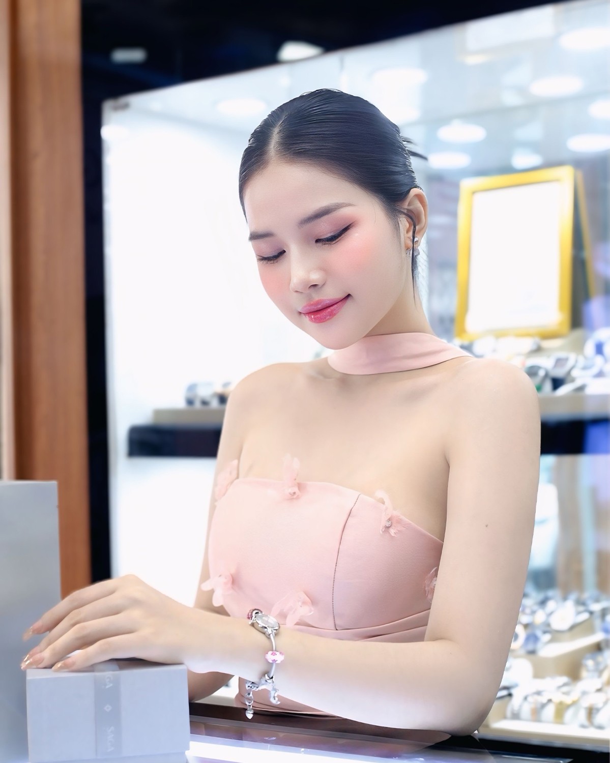 4 koc yen nhi deo dong ho saga 53229 svmwsv 7