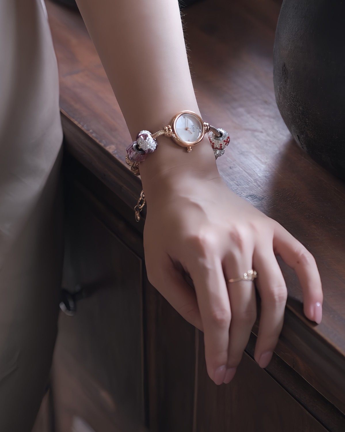 KOC Cẩm Linh đeo Saga Charm 53229-RGMWRG-7 - ảnh 2.