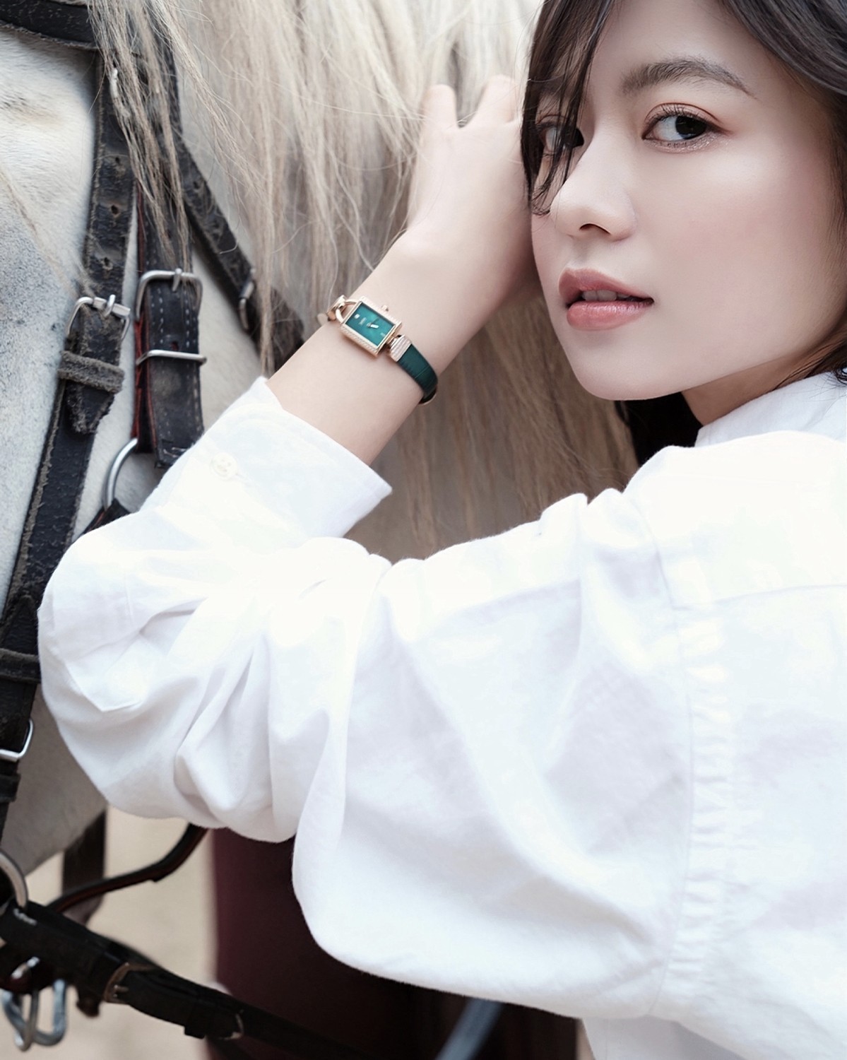KOC Lucy Trần đeo Saga MOP Diamonds 71936-RGGRGR-2 - ảnh 2.