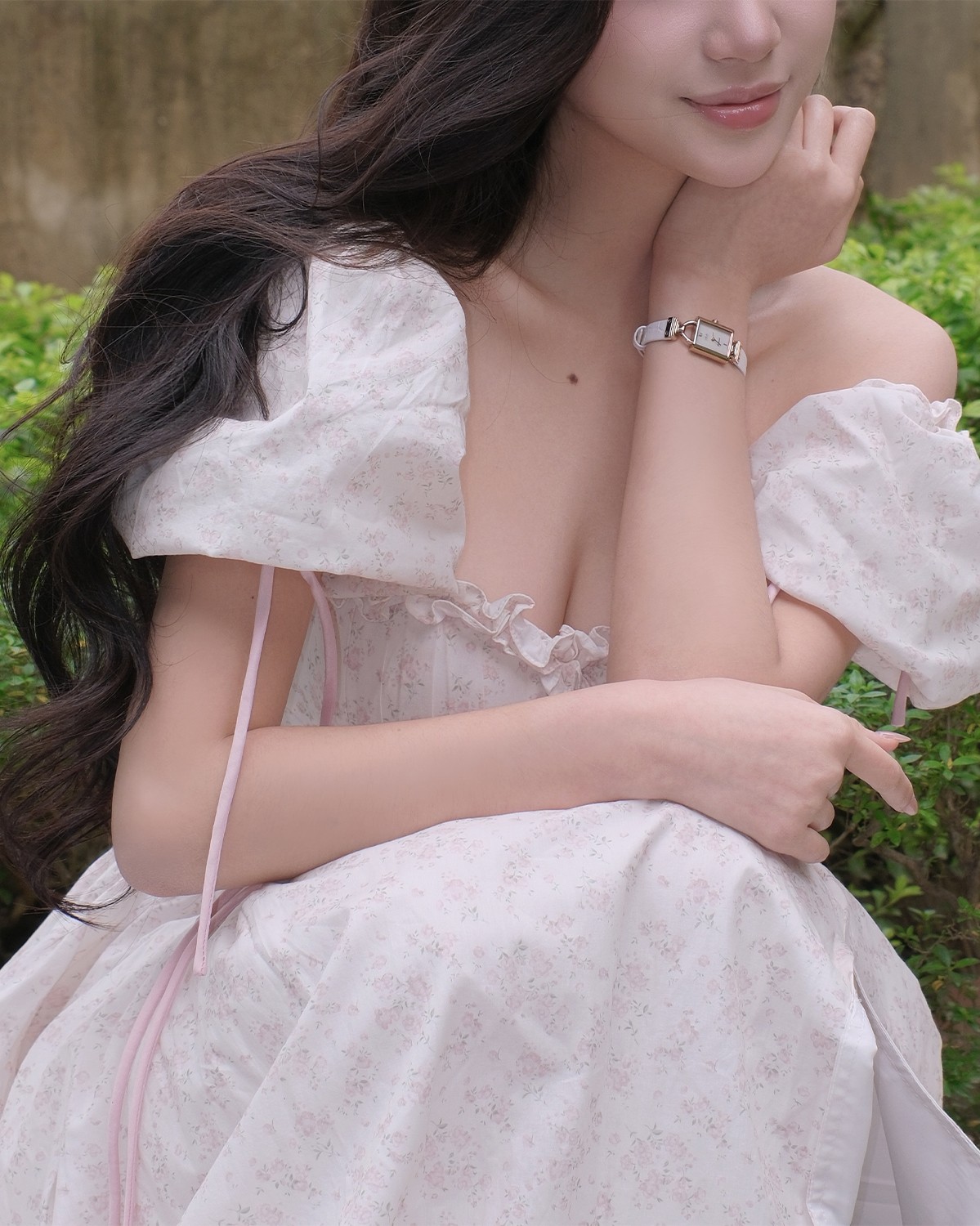 KOC Thùy Dung đeo Saga MOP Diamonds 71936-CGMWWH-2A - ảnh 2