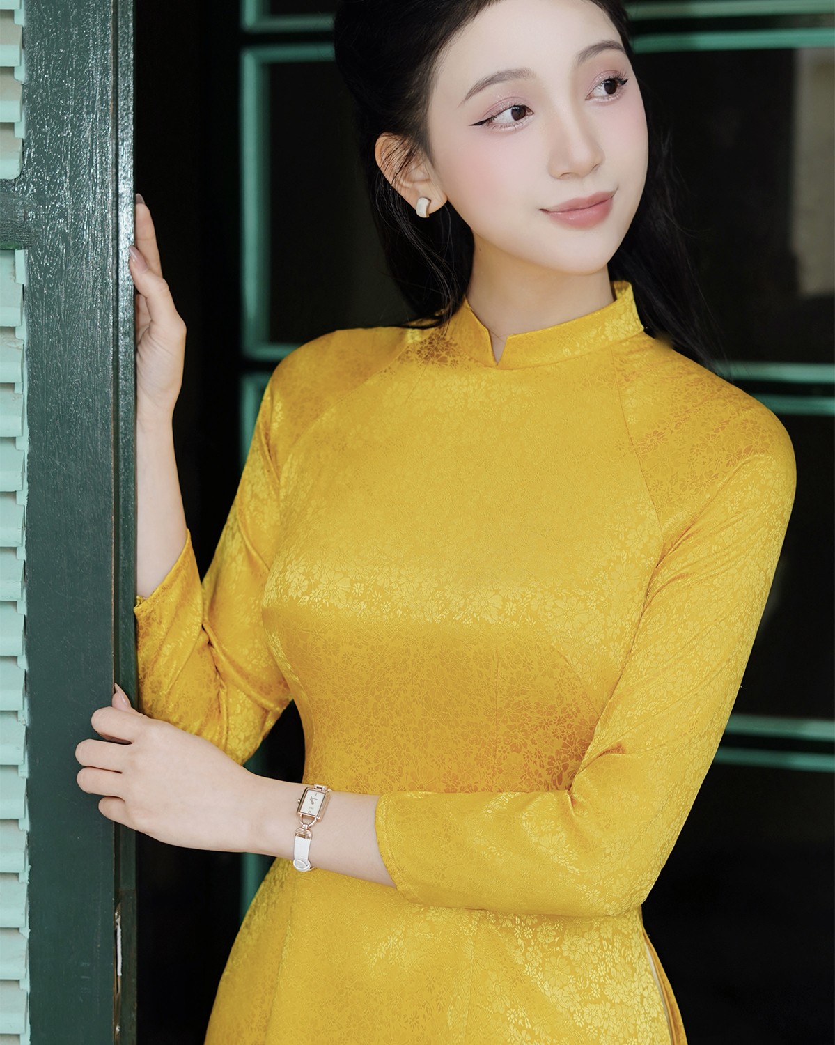 KOC Thùy Dung đeo Saga MOP Diamonds 71936-CGMWWH-2A - ảnh 3