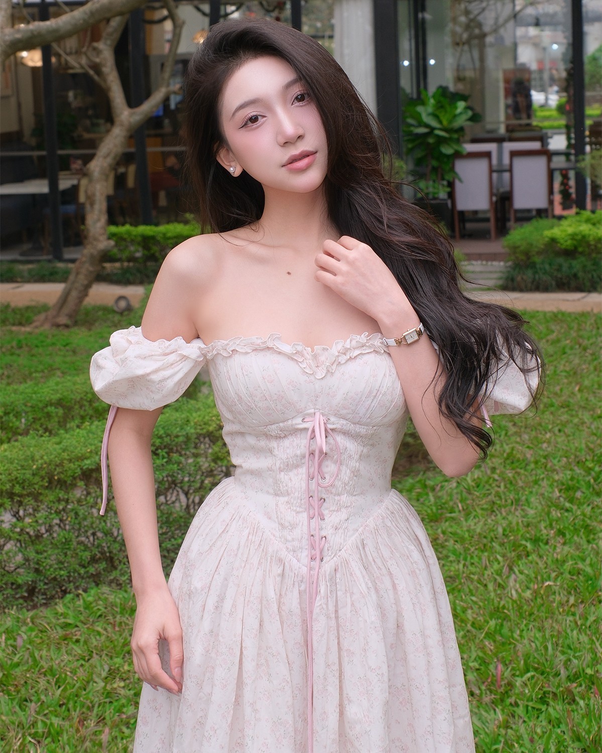 KOC Thùy Dung đeo Saga MOP Diamonds 71936-CGMWWH-2A - ảnh 3