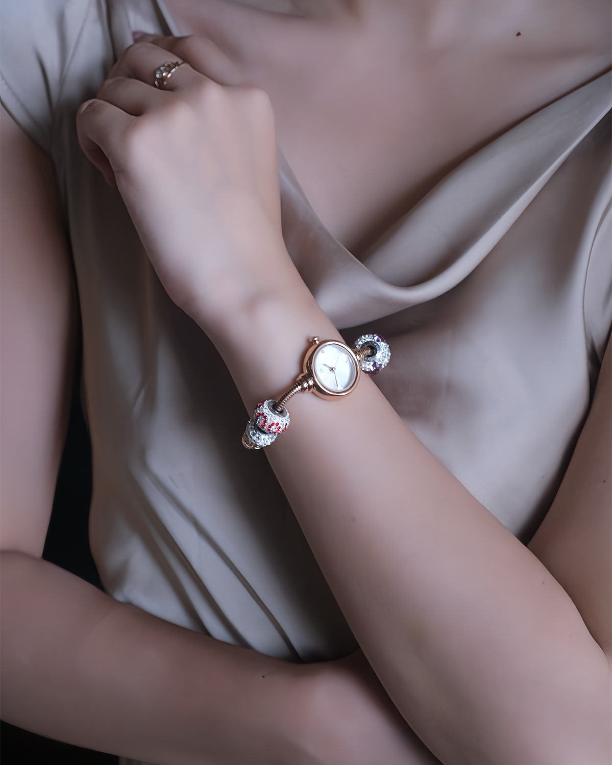 KOC Cẩm Linh đeo Saga Charm 53229-RGMWRG-7 - ảnh 4.