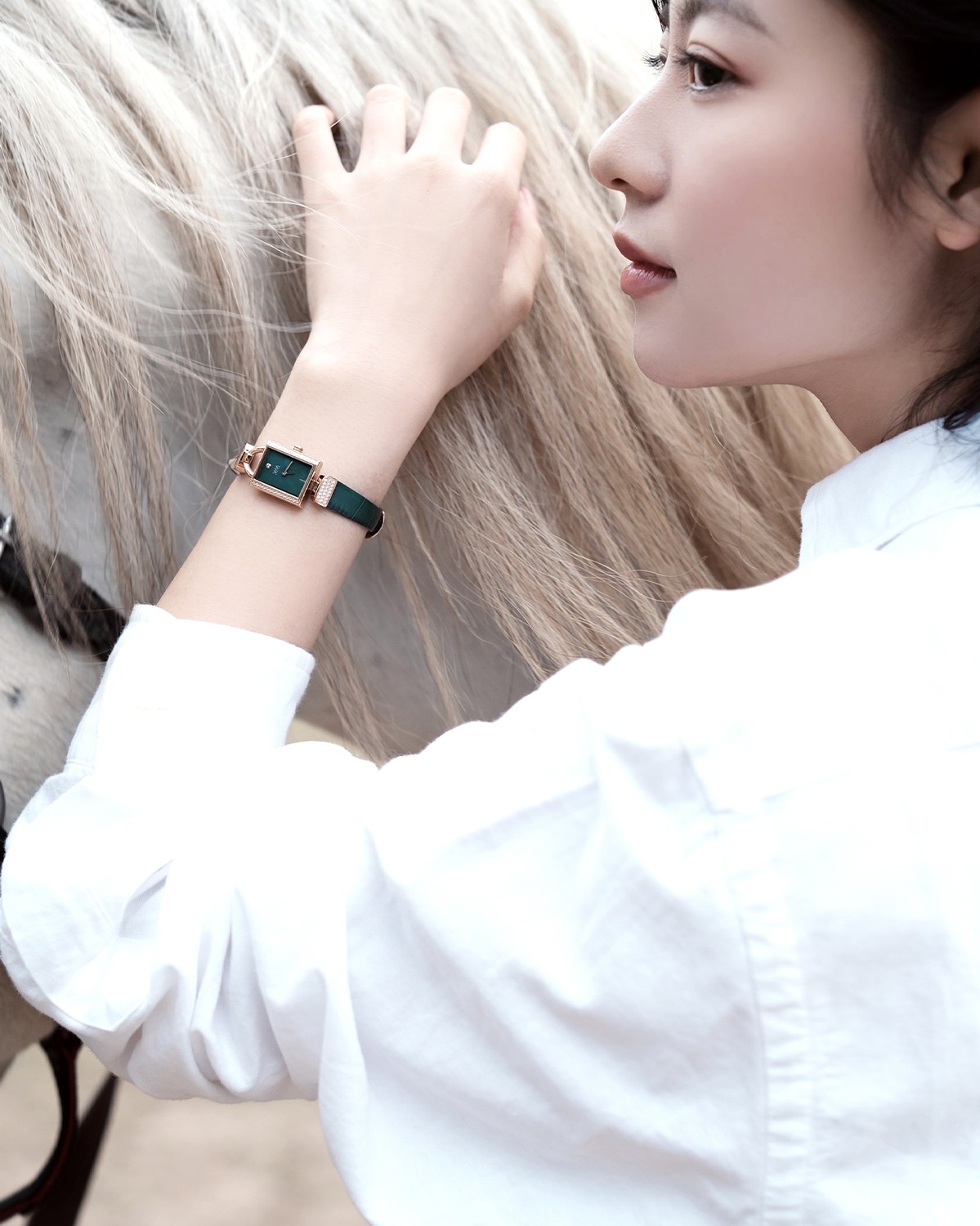 KOC Lucy Trần đeo Saga MOP Diamonds 71936-RGGRGR-2 - ảnh 4.