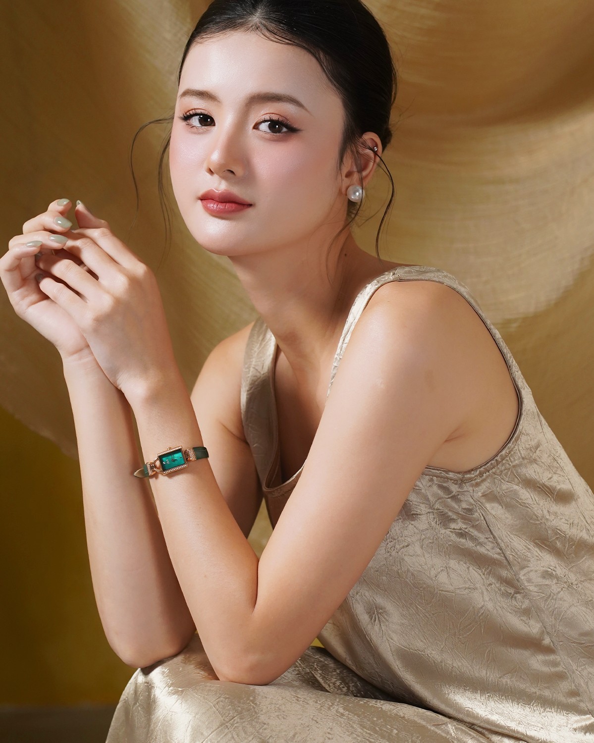 KOC Thanh Phương đeo Saga MOP Diamonds 71936-RGGRGR-2 - ảnh 4.