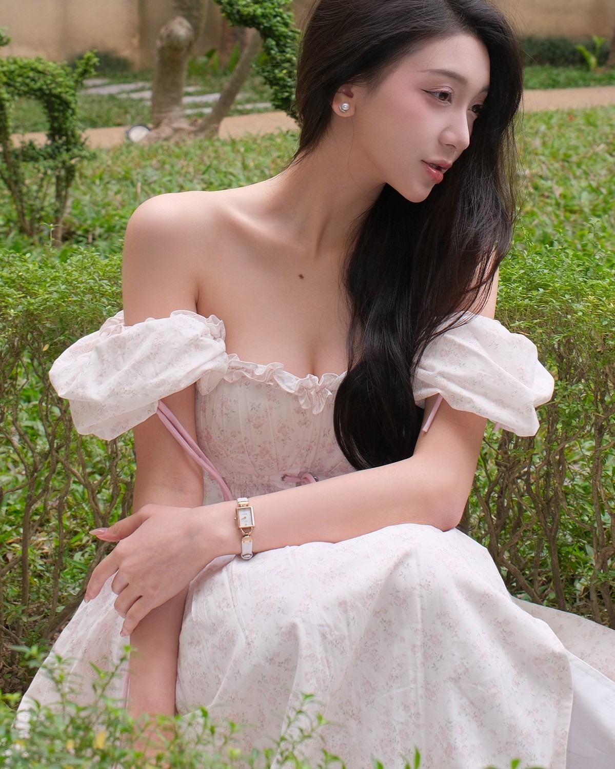 KOC Thùy Dung đeo Saga MOP Diamonds 71936-CGMWWH-2A - ảnh 4