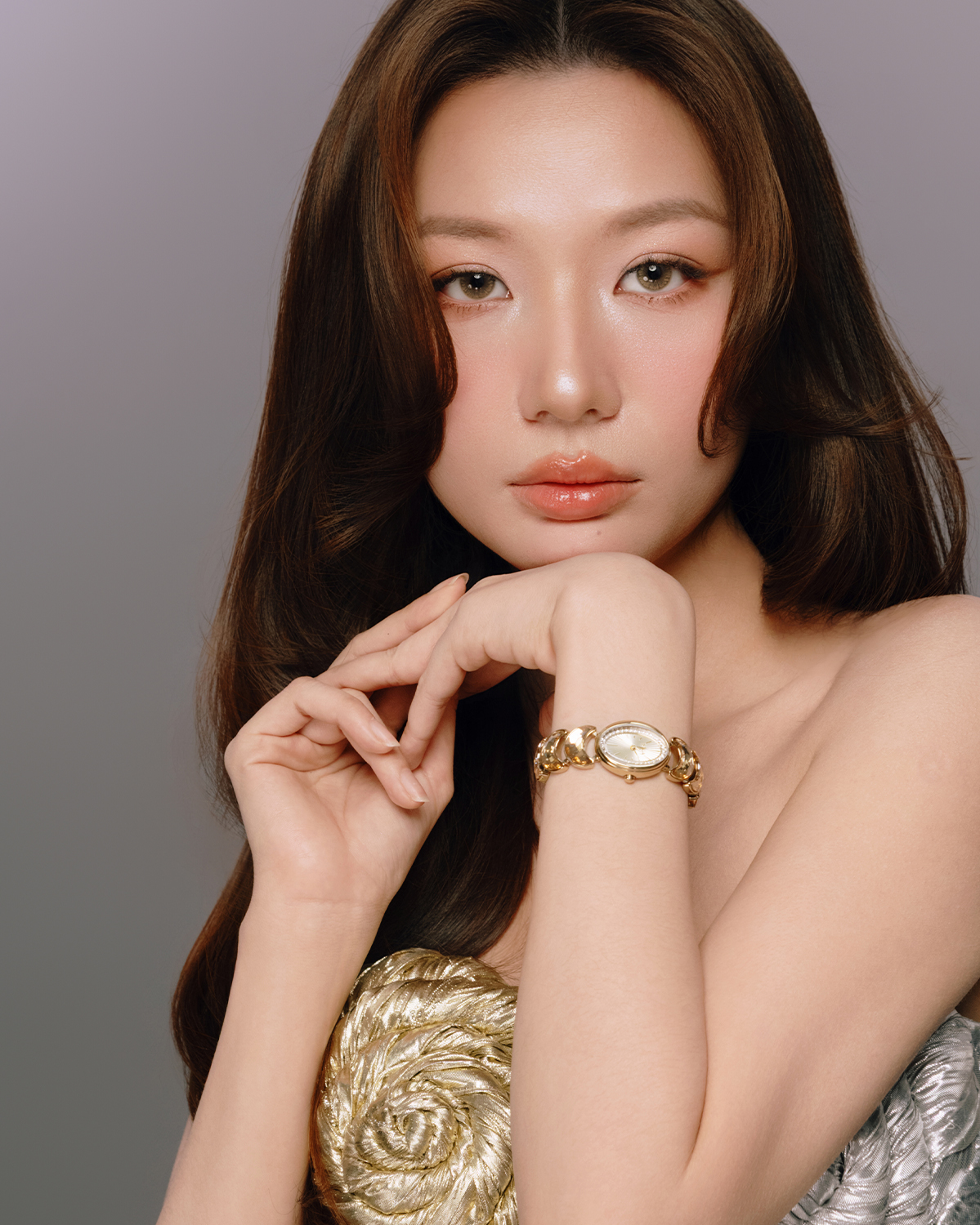 KOC Trà Nguyễn đeo Saga Lunar Watch 71959-GPGPGP-2 - ảnh 4.