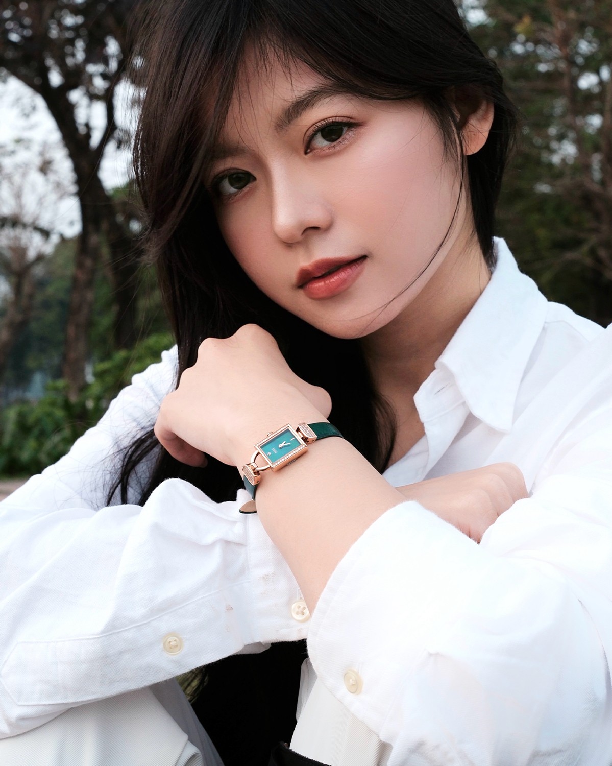 KOC Lucy Trần đeo Saga MOP Diamonds 71936-RGGRGR-2 - ảnh 1.